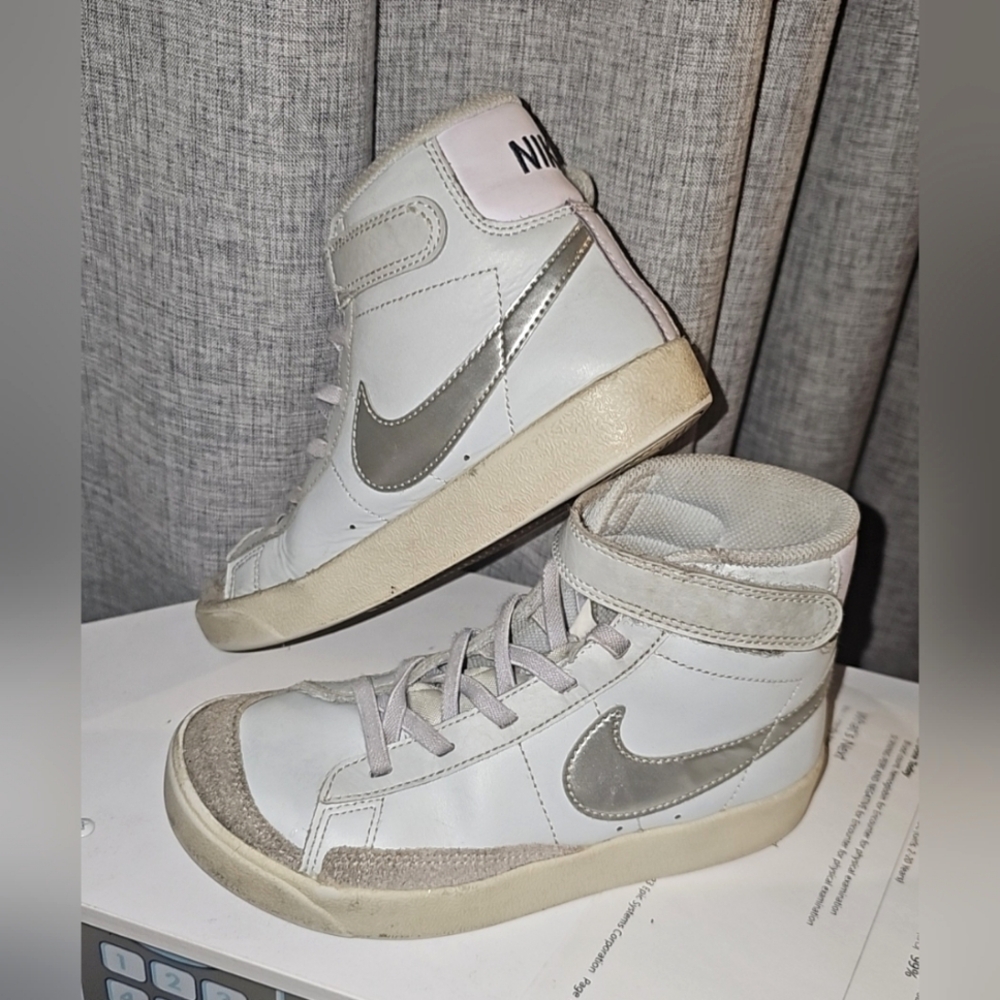 Girls Nike Blazer Mid 77 pure platinum sz 1